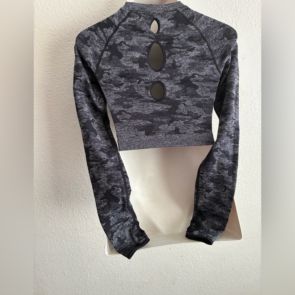Gymshark Women's Adapt Black Camo Seamless Long Sleeve Crop Top M - Picture 5 of 16